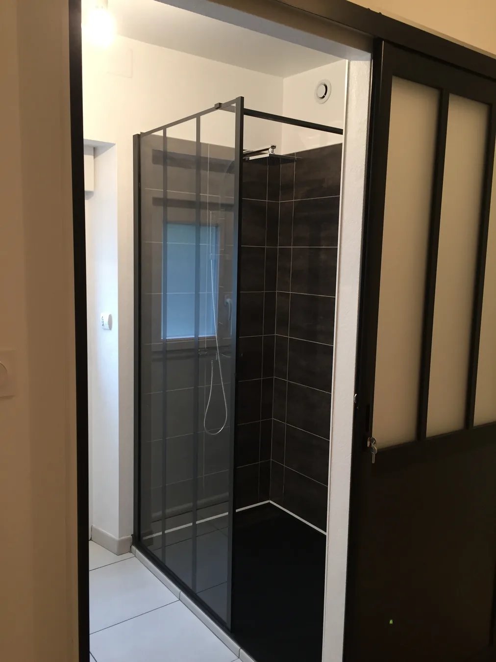 Douche et équipements sanitaires réalisés par BLPA