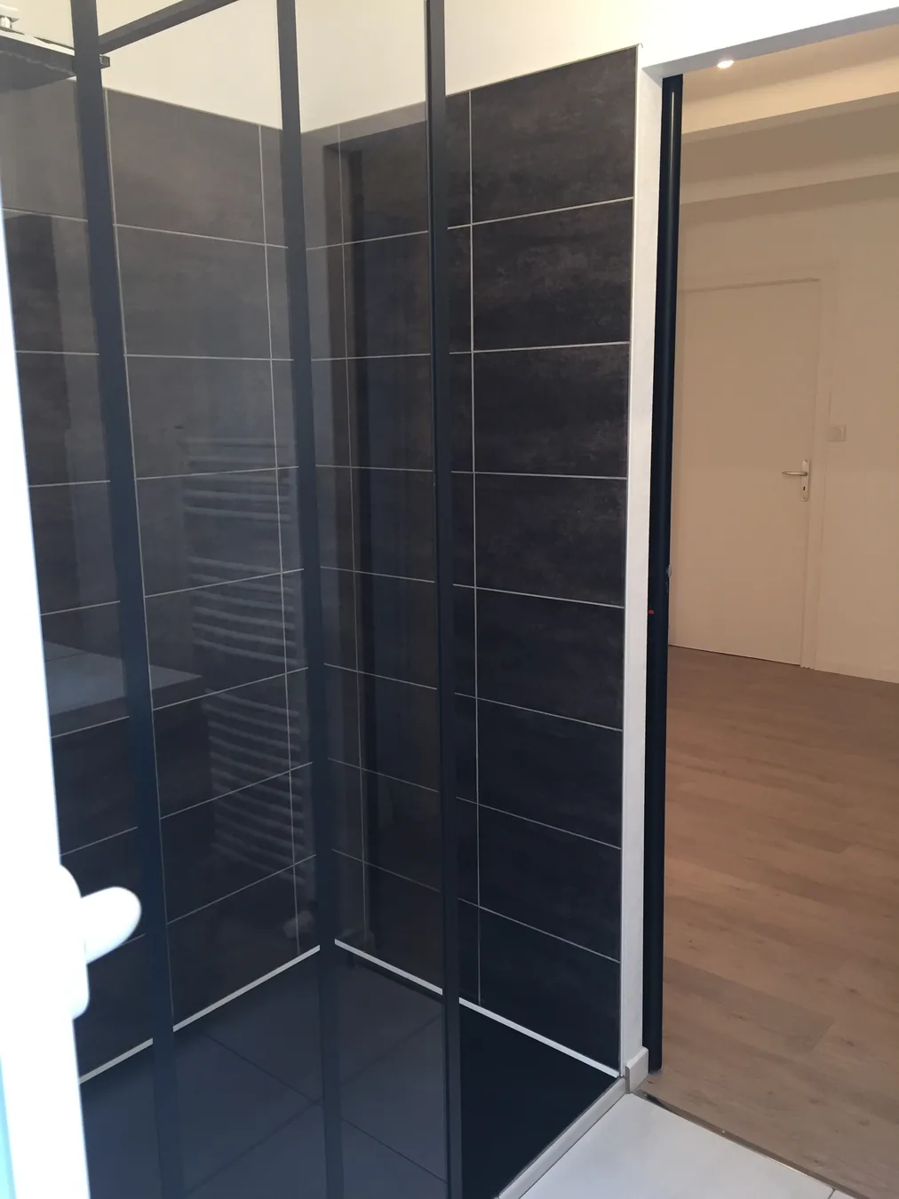 Douche et équipements sanitaires réalisés par BLPA