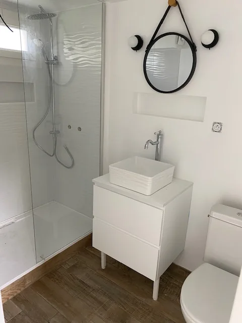 Petite salle d’eau aménagée par BLPA