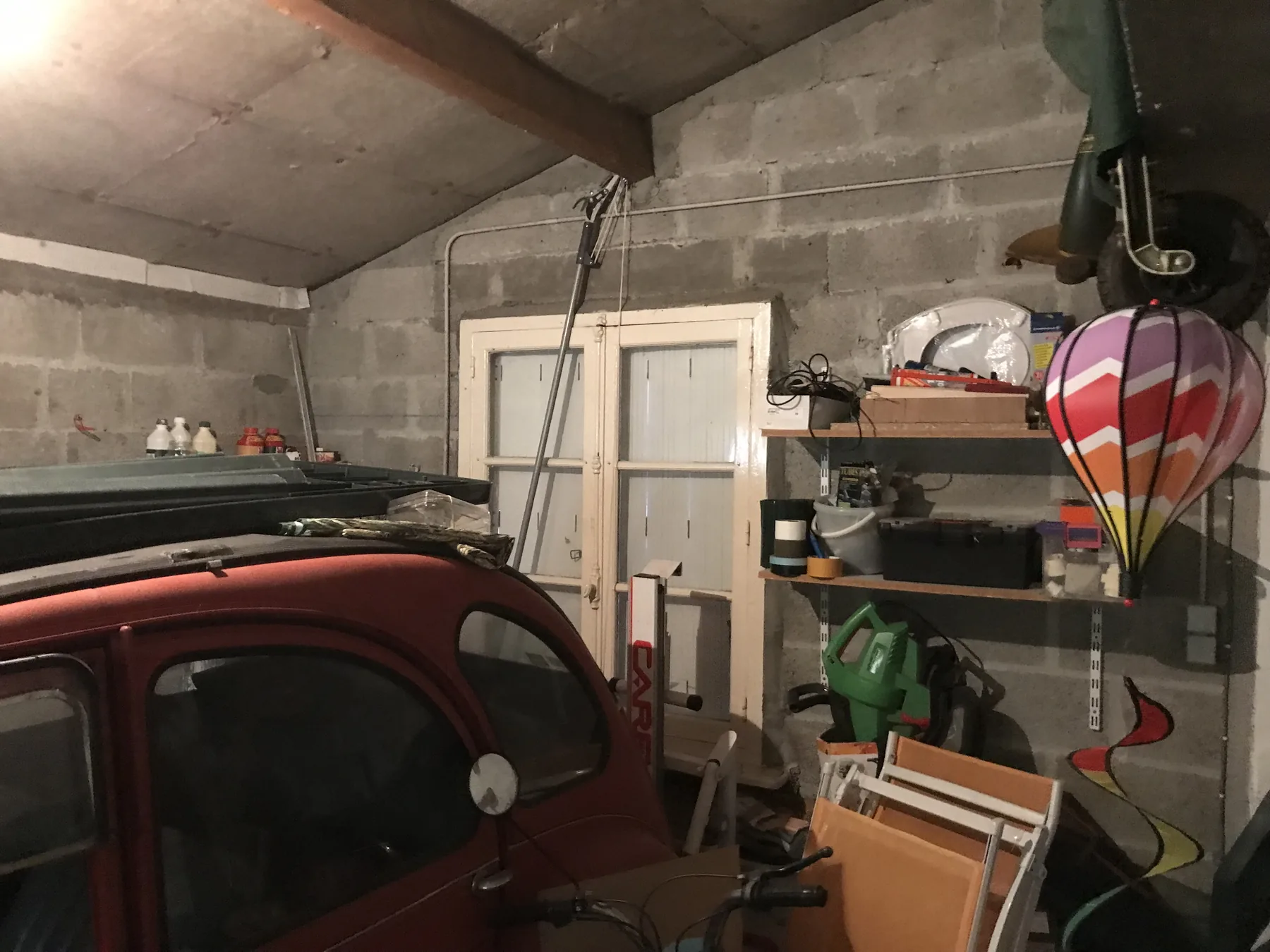Intérieur du garage avant rénovation